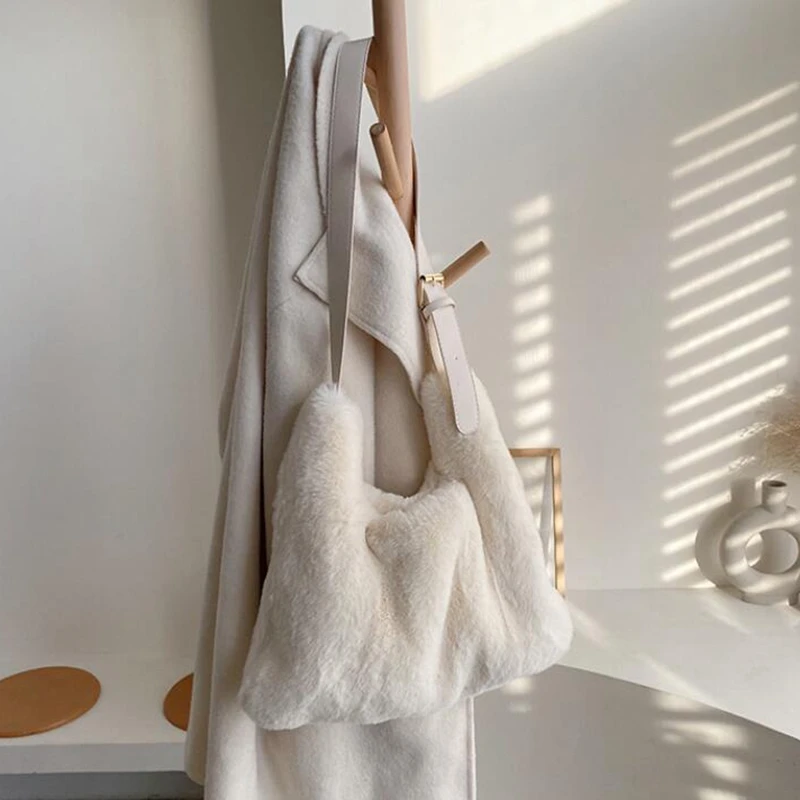 Luxury Faux Fur Bags for Women Handbag Winter Soft Plush Shoulder Bag Fashion Female Tote Bag 
Luxury Faux Fur Bags for Women Handbag Winter Soft Plush Shoulder Bag Fashion Female Tote Bag