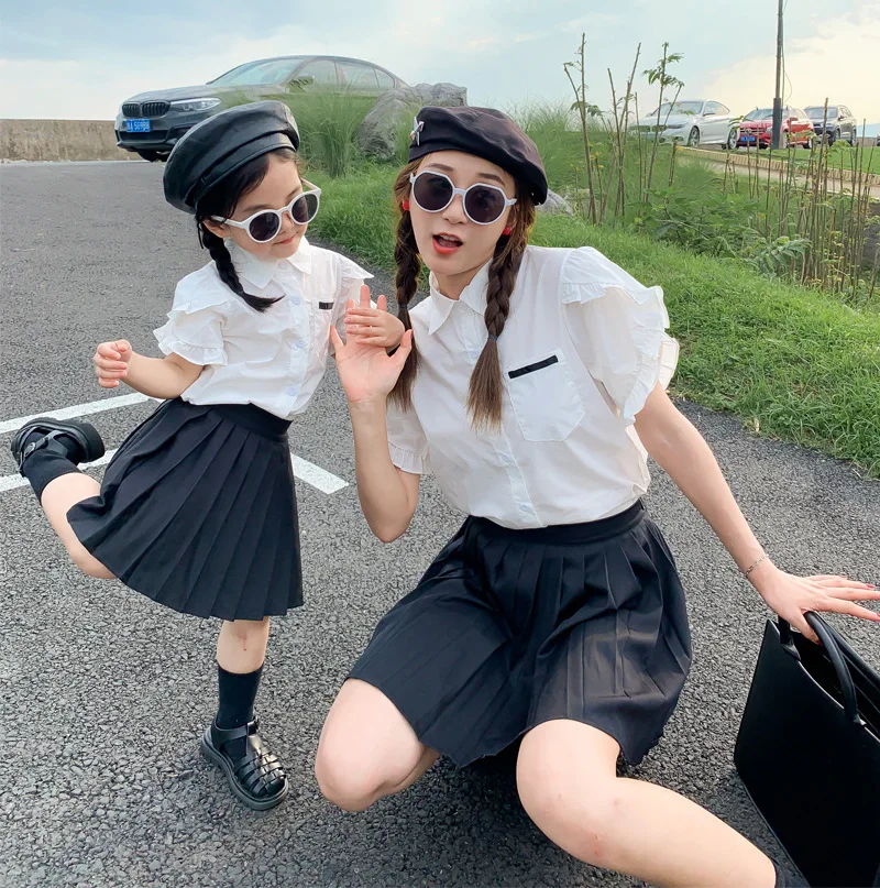 Summer Family Matching Clothes Sets Mother And Daughter Korean 2pcs Suits Ruffle Sleeve Shirts Pleated Skirts Mom And Girls' Set
Summer Family Matching Clothes Sets Mother And Daughter Korean 2pcs Suits Ruffle Sleeve Shirts Pleated Skirts Mom And Girls' Set