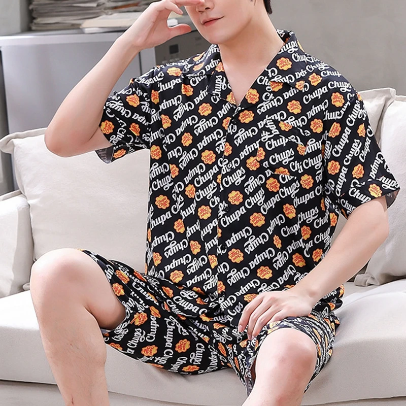 2021 Luxury Pajama Suit Satin Silk Pajamas Sets Mens Sleepwear Family Pijama Lover Night Suit Men Summer Casual Home Clothing
2021 Luxury Pajama Suit Satin Silk Pajamas Sets Mens Sleepwear Family Pijama Lover Night Suit Men Summer Casual Home Clothing