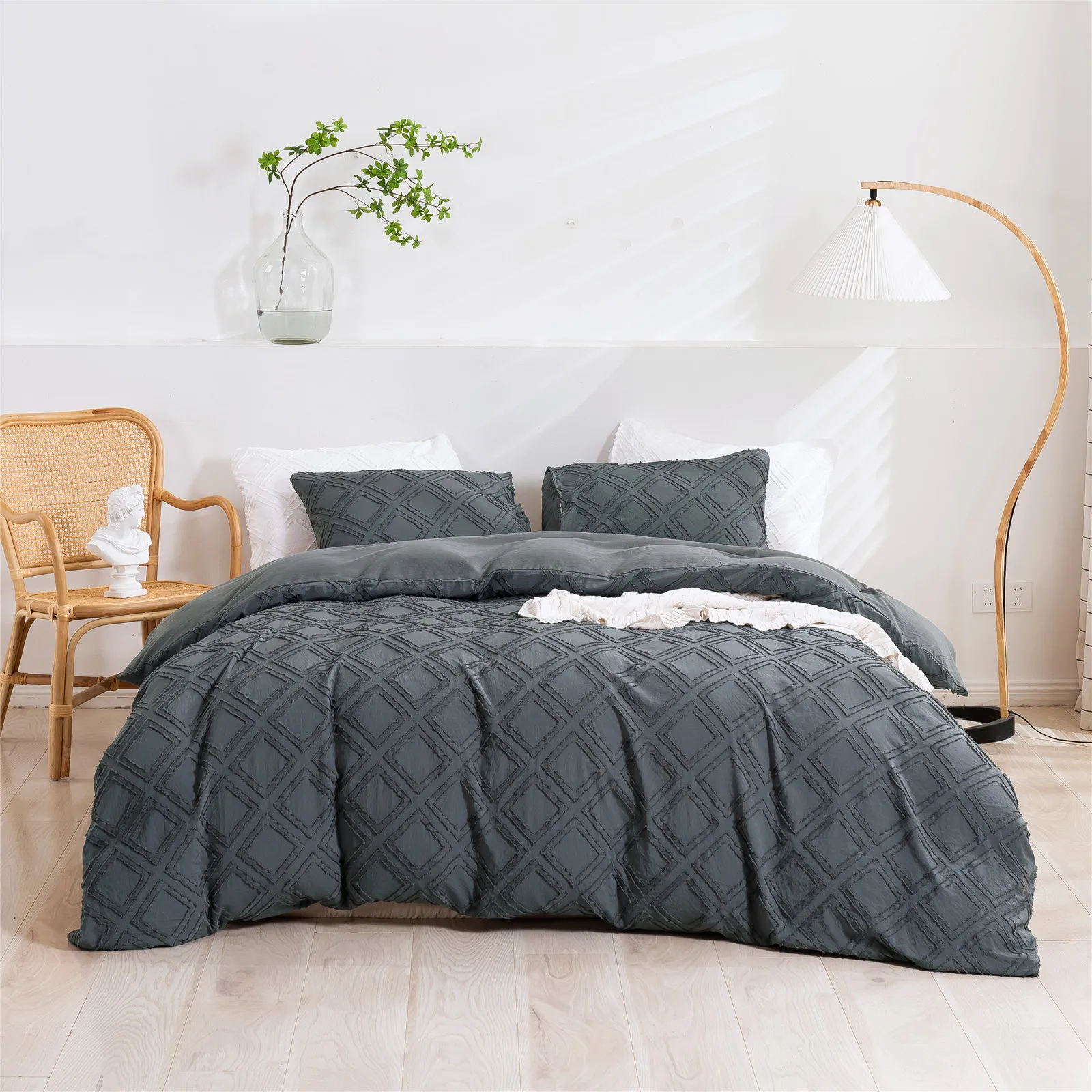 Clipped Bedding Cover Sets 100% Polyester Solid Soft Comfortable 3PCS With Pillowcase Duvet Cover Set
Clipped Bedding Cover Sets 100% Polyester Solid Soft Comfortable 3PCS With Pillowcase Duvet Cover Set