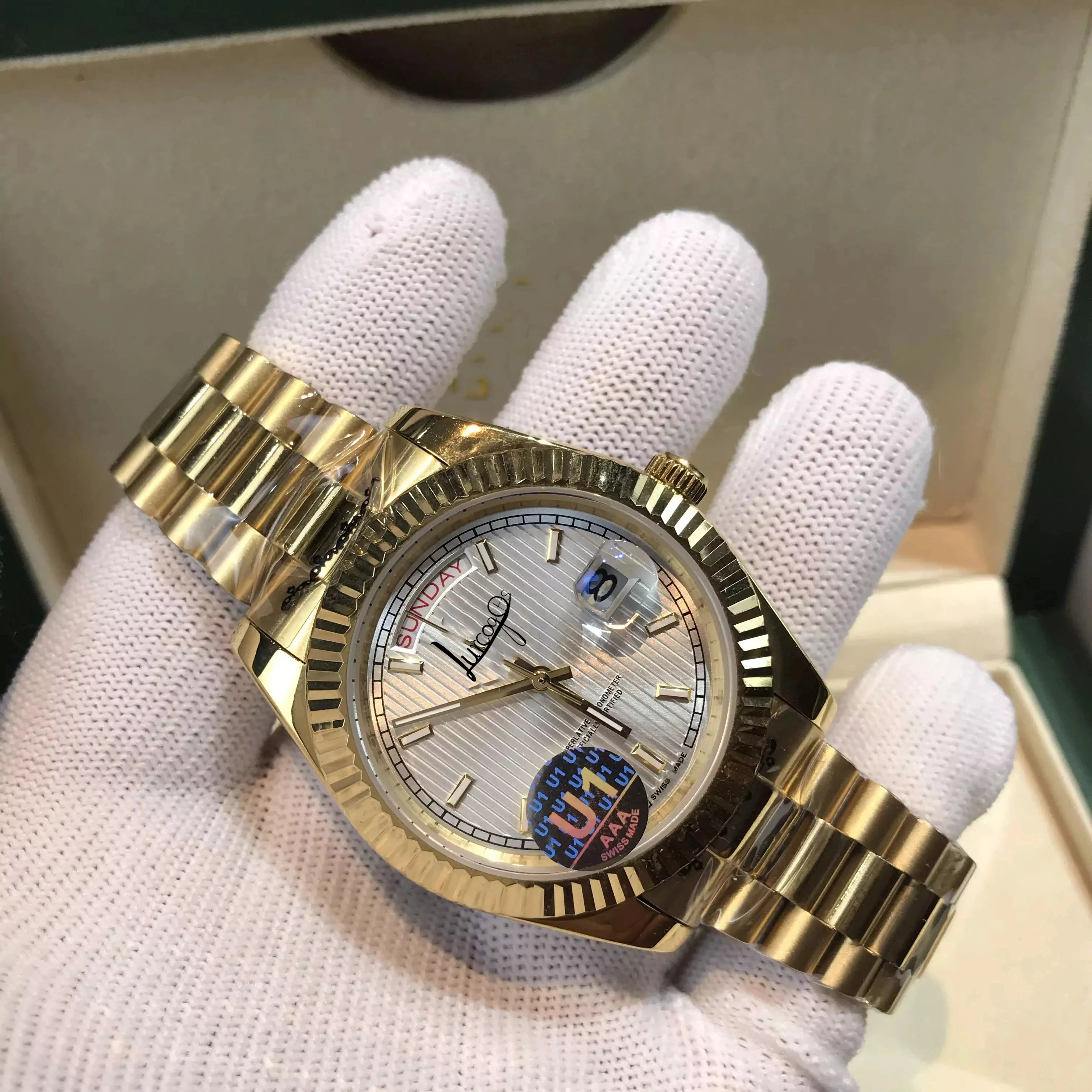 Upscale Luxury Brand 18K Gold case Silver dial watch +box and papers Men automatic sweeping movement luxury Watches day-date U1
Upscale Luxury Brand 18K Gold case Silver dial watch +box and papers Men automatic sweeping movement luxury Watches day-date U1