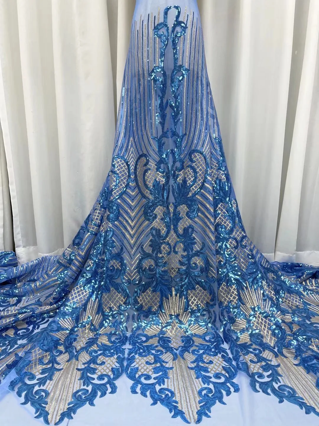 Blue Gold Luxury African French Sequin Velvet Lace Fabric Nigerian Glitter Sequence Lace Fabric For Women Party Dress H9810
Blue Gold Luxury African French Sequin Velvet Lace Fabric Nigerian Glitter Sequence Lace Fabric For Women Party Dress H9810
