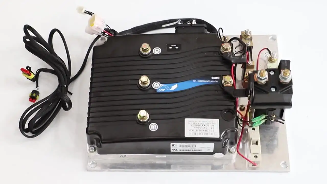 CURTIS Programmable AC Motor Controller Assemblage 1230-2402 24V / 200A With External Main Contactor
CURTIS Programmable AC Motor Controller Assemblage 1230-2402 24V / 200A With External Main Contactor