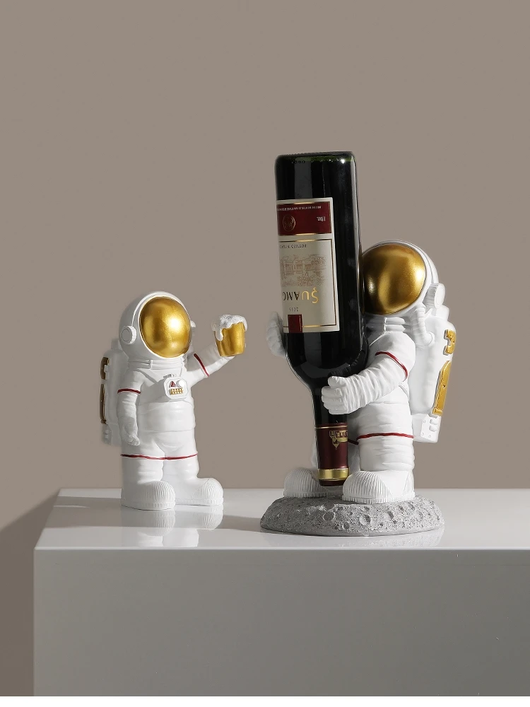 

Creative Astronaut Spaceman Ornaments Wine Rack Resin Craft Miniature Figurines Fairy Garden Desk Furnishing Home Decoration