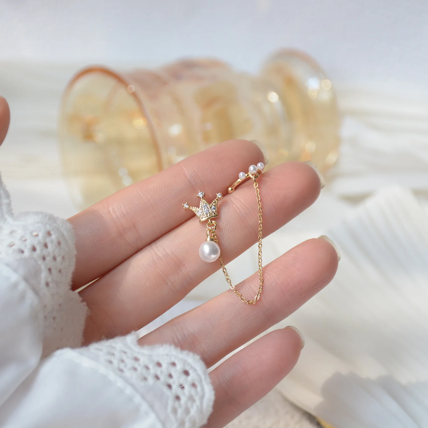 Japanese&Korea Delicate Jewelry Zircon Pearl Earrings Pcs Romantic 14K Gold Plated Crown Stud Earrings
Japanese&Korea Delicate Jewelry Zircon Pearl Earrings Pcs Romantic 14K Gold Plated Crown Stud Earrings