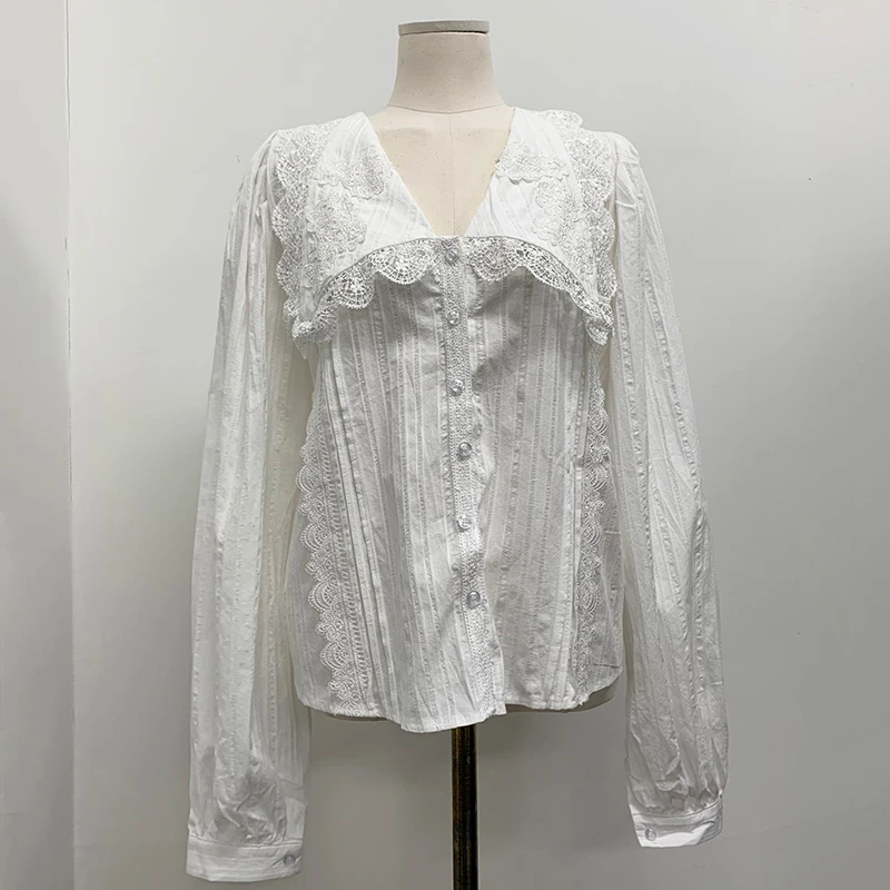 Korean New Spring Lace Stitched Large Lapel Single Breasted Shirt Female Loose Bubble Sleeve Blouse Casual Top for Women
Korean New Spring Lace Stitched Large Lapel Single Breasted Shirt Female Loose Bubble Sleeve Blouse Casual Top for Women