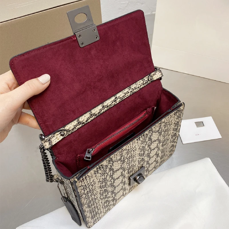 Luxury Design Straw Tote Bag for Women Handwoven Big Shopping Bag Letter Embroidered Shoulder Bag Fashion Summer Handbag Brand
Luxury Design Straw Tote Bag for Women Handwoven Big Shopping Bag Letter Embroidered Shoulder Bag Fashion Summer Handbag Brand