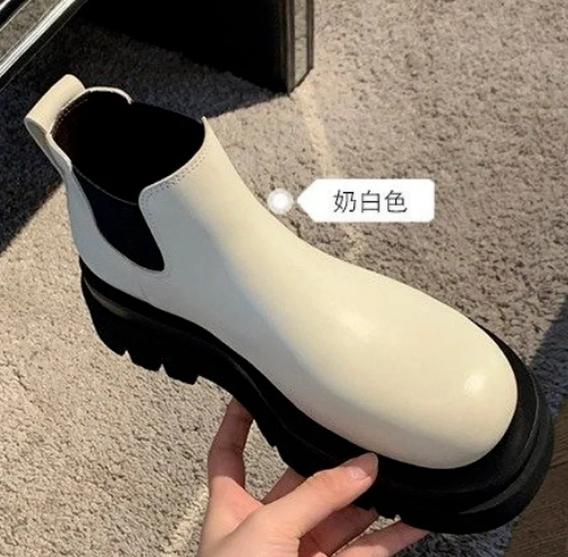 Женские ботинки на низком каблуке, из искусственной кожи, на плоской подошве
Женские ботинки на низком каблуке, из искусственной кожи, на плоской подошве