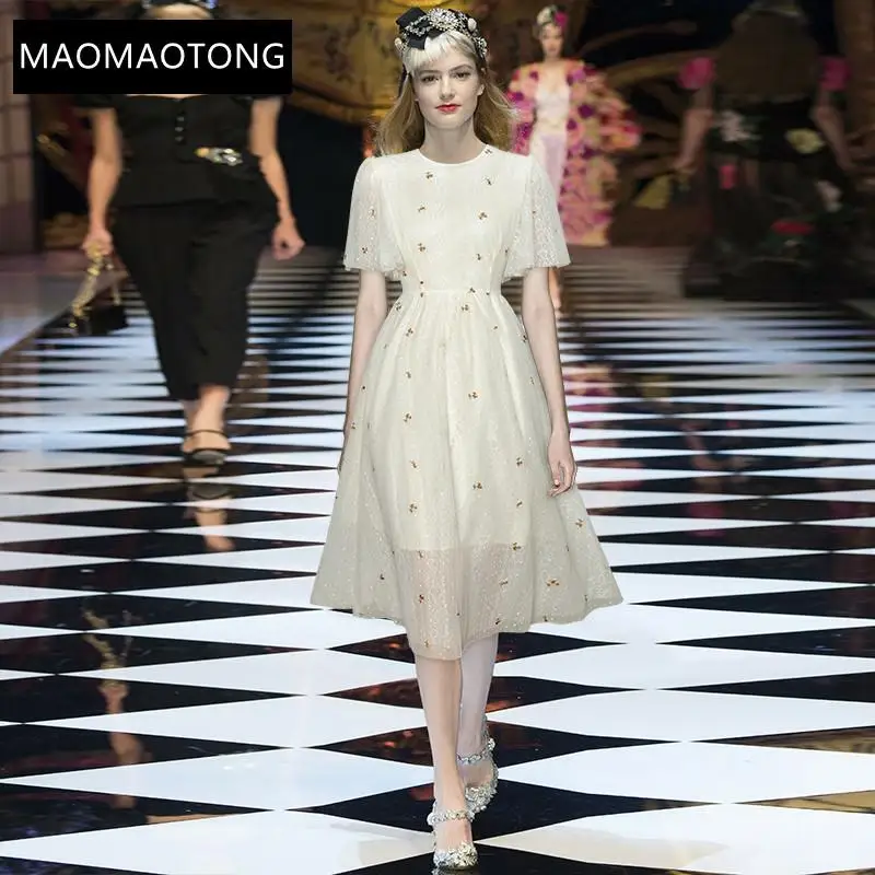 Fashion Runway Summer Mesh Vintage Dress Women's Butterfly Sleeve Lace Flower Embroidery Elegant Party Dress
Fashion Runway Summer Mesh Vintage Dress Women's Butterfly Sleeve Lace Flower Embroidery Elegant Party Dress