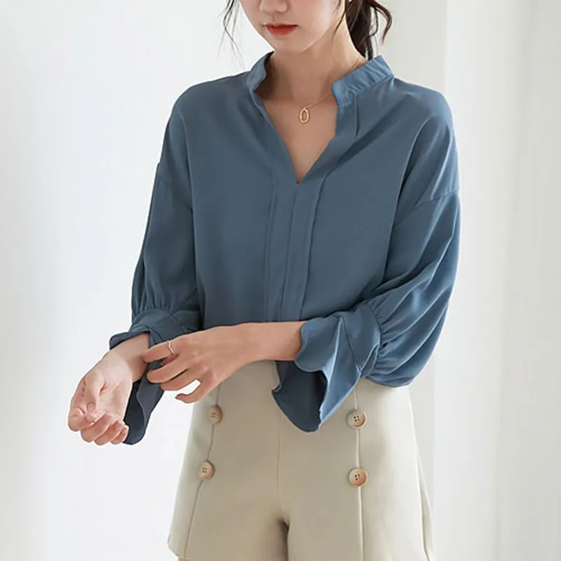 Women Loose Casual Chiffon Blouses New Arrival 2021 Summer Korean Style V-neck Flare Sleeve Office Lady Elegant Tops Shirts W108
Women Loose Casual Chiffon Blouses New Arrival 2021 Summer Korean Style V-neck Flare Sleeve Office Lady Elegant Tops Shirts W108