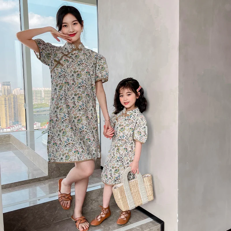 Fmily Dress for Mum and Me China Style Lady Cheongsam Girls Floral Dress Family Matching Outfit Clothes 2021 Summer kids Dress
Fmily Dress for Mum and Me China Style Lady Cheongsam Girls Floral Dress Family Matching Outfit Clothes 2021 Summer kids Dress