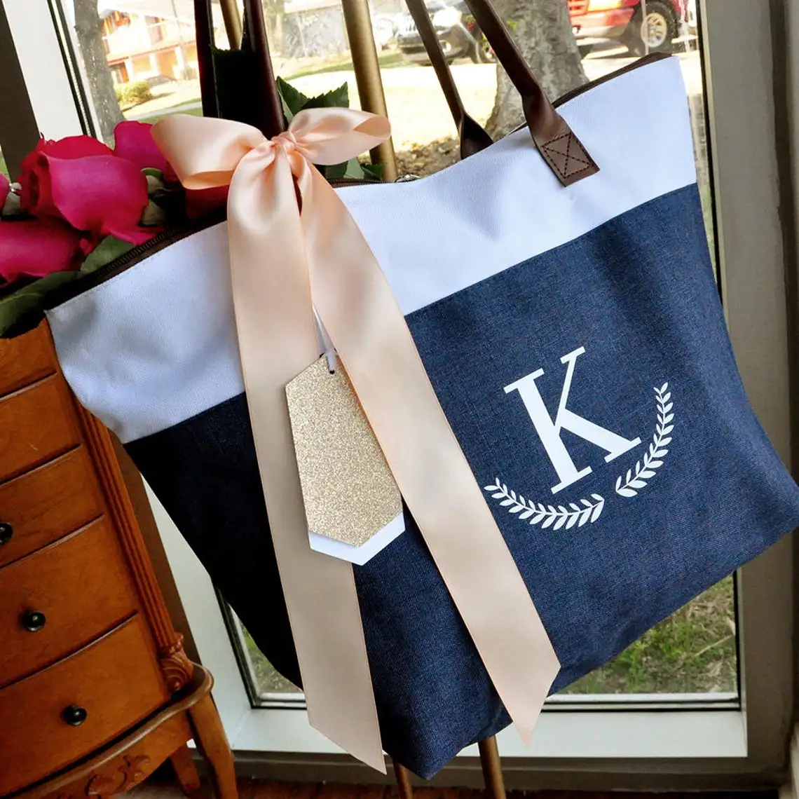 Bridesmaid Tote. Personalized Bridesmaid Gift Bags. Custom Name Bag. Zipper Tote.Customizable Handbag.Monogram Handbags.
Bridesmaid Tote. Personalized Bridesmaid Gift Bags. Custom Name Bag. Zipper Tote.Customizable Handbag.Monogram Handbags.