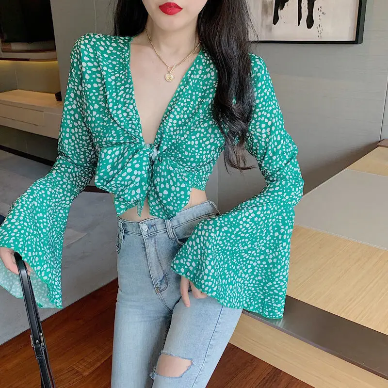 V-Neck Polka Dot Blouse Women Chiffon Long Flare Sleeve Top Bandage Bowknot Ladies Blouses Dropshipping
V-Neck Polka Dot Blouse Women Chiffon Long Flare Sleeve Top Bandage Bowknot Ladies Blouses Dropshipping