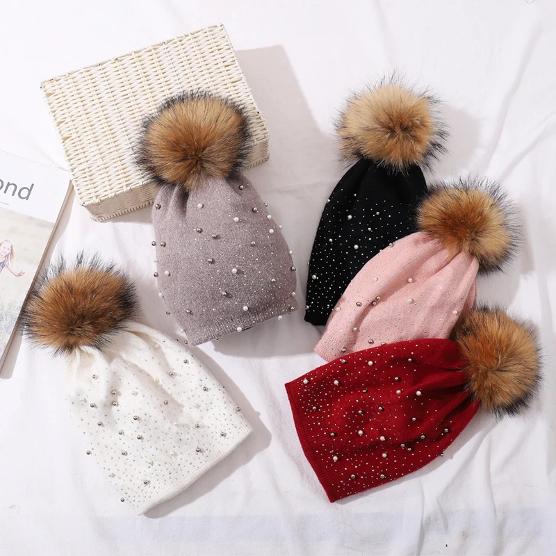 CNTANG Women Decorate Pearl Beanies Winter Warm Wool Knitted Hats Natural Raccoon Fur Pompom Cap Fashion Casual Ladies Hat
CNTANG Women Decorate Pearl Beanies Winter Warm Wool Knitted Hats Natural Raccoon Fur Pompom Cap Fashion Casual Ladies Hat