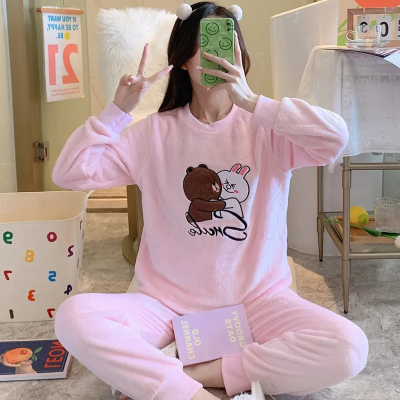 Autumn and winter new ladies pajamas flannel round neck pullover long-sleeved trousers cartoon printing warm home service suit
Autumn and winter new ladies pajamas flannel round neck pullover long-sleeved trousers cartoon printing warm home service suit