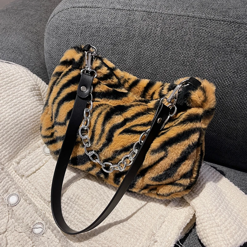 Leopard Luxury Designer Chain Tote Handbag for Women 2021winter soft Faux fur Trends Brand Designer Shoulder Shopping Bag
Leopard Luxury Designer Chain Tote Handbag for Women 2021winter soft Faux fur Trends Brand Designer Shoulder Shopping Bag