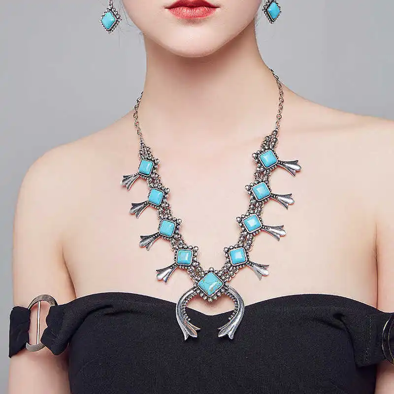 Ожерелье серебряного цвета в стиле ретро серьги виде цветущей тыквы