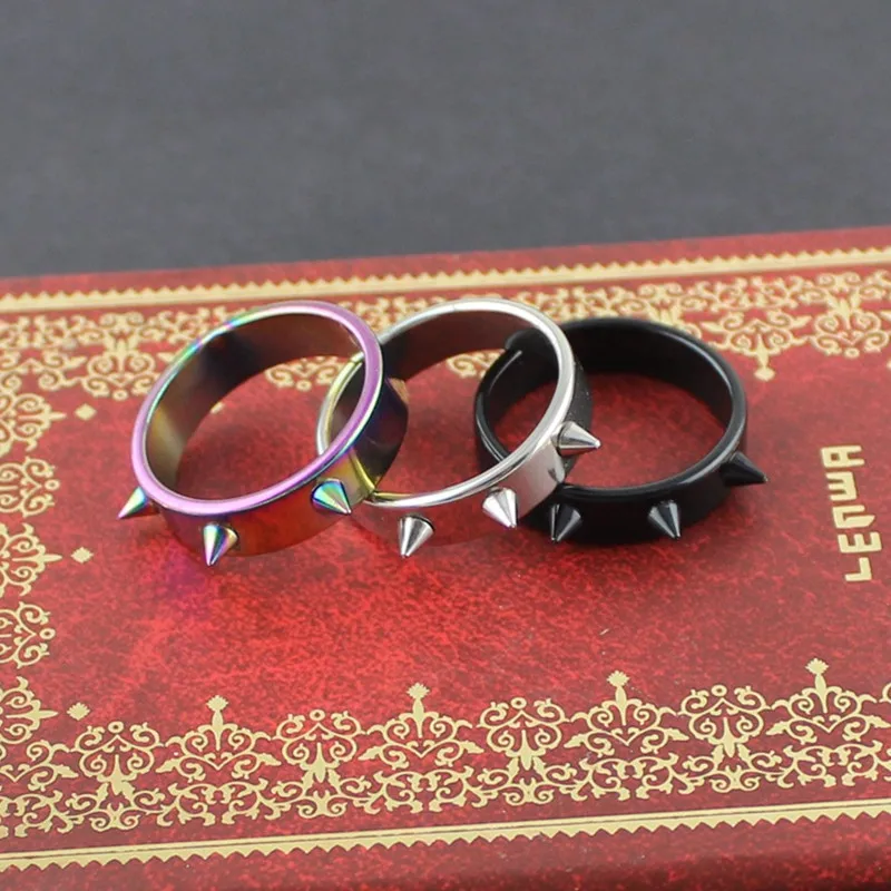 Self-Defense Ring Portable Finger Weapons Survival Outdoor Emergency Glass Breaking Punk Rings Protector
Self-Defense Ring Portable Finger Weapons Survival Outdoor Emergency Glass Breaking Punk Rings Protector
