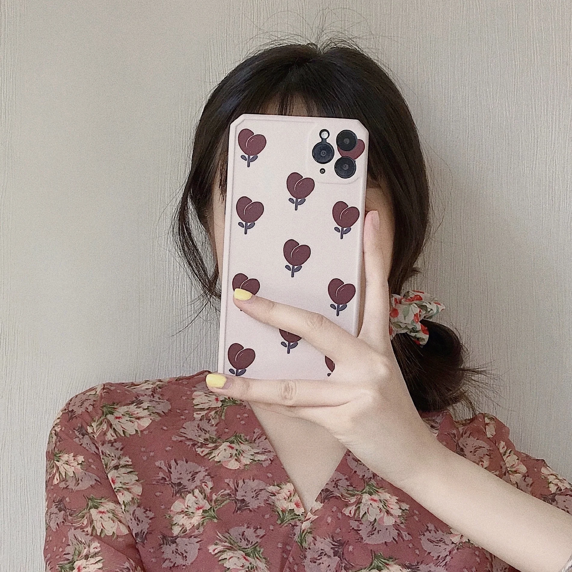 The love flower pattern is suitable for iPhone 11 and iPhone 12 series mobile phone cases 
The love flower pattern is suitable for iPhone 11 and iPhone 12 series mobile phone cases