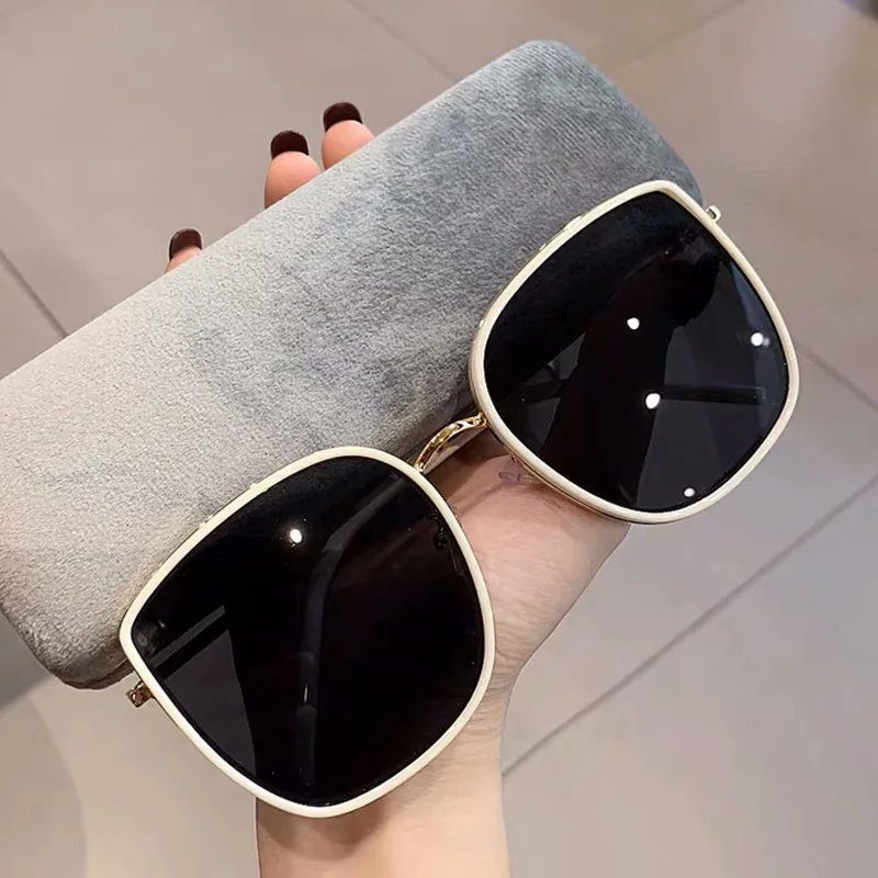 Fashion Oversized Sunglasses Luxury Brand Designer Vintage Women Big Frame Sun Glasses Female UV400 Shades Eyewear Oculos de sol
Fashion Oversized Sunglasses Luxury Brand Designer Vintage Women Big Frame Sun Glasses Female UV400 Shades Eyewear Oculos de sol