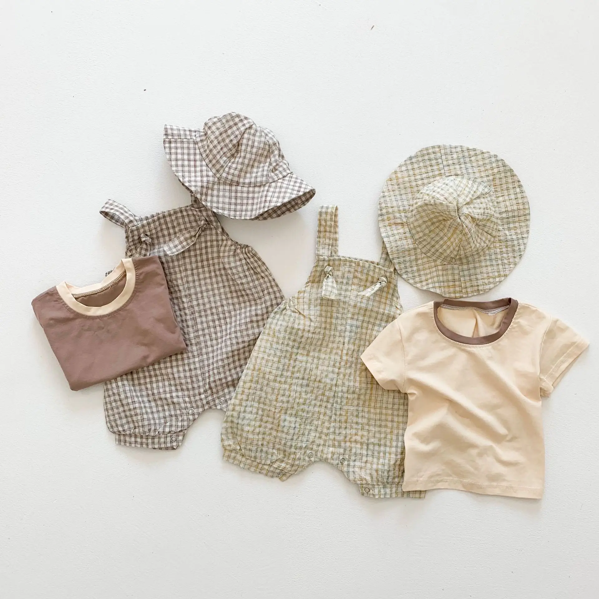 2021 Summer New Newborn Baby Boy Clothes Set Baby Toddler Short Sleeve T Shirt + Plaid Overalls + Hat 3pcs Baby Girl Suit
2021 Summer New Newborn Baby Boy Clothes Set Baby Toddler Short Sleeve T Shirt + Plaid Overalls + Hat 3pcs Baby Girl Suit