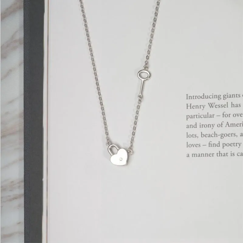 Creative Lock and Key All-match Necklace Chain for Women Fashion Silver Color Jewelry Lovers Gifts Mujer Colar SN299
Creative Lock and Key All-match Necklace Chain for Women Fashion Silver Color Jewelry Lovers Gifts Mujer Colar SN299