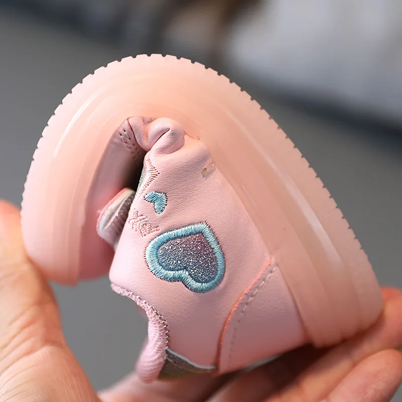 2021 Spring New Children's LED Light Pumps Girls' Running Shoes Boys Soft Bottom Luminous Sneakers Children's Shoes
2021 Spring New Children's LED Light Pumps Girls' Running Shoes Boys Soft Bottom Luminous Sneakers Children's Shoes