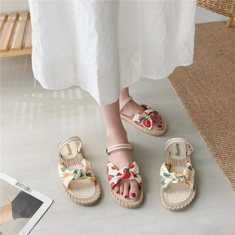 Flat Shoes Female Summer Clogs Woman Slippers Casual Slides Low Flower Pantofle Beach Luxury 2021 Soft Fabric Basic Scandals Rom
Flat Shoes Female Summer Clogs Woman Slippers Casual Slides Low Flower Pantofle Beach Luxury 2021 Soft Fabric Basic Scandals Rom