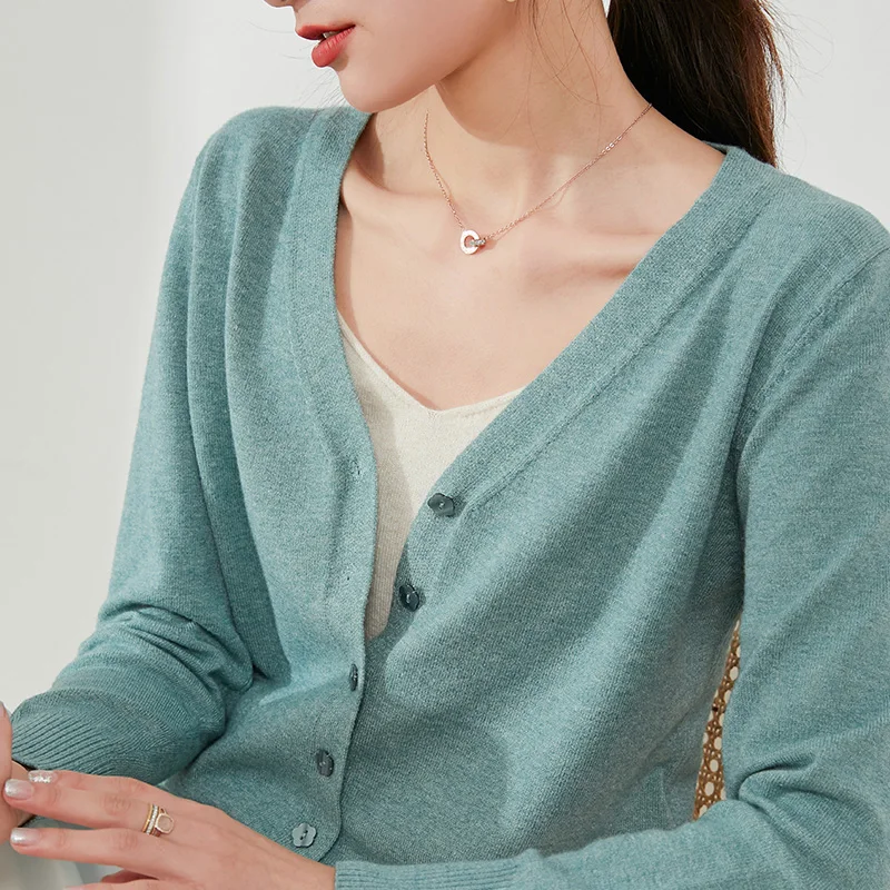 2020 Latest Flower Buttons Spring Autumn Women Female Cotton Knitted V-Neck Sweater Cardigan Coat Solid Soft Causal Loose 
2020 Latest Flower Buttons Spring Autumn Women Female Cotton Knitted V-Neck Sweater Cardigan Coat Solid Soft Causal Loose