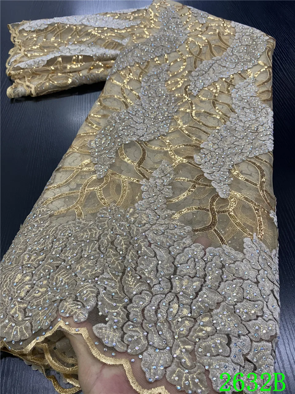 African Sequins Lace Fabric 2020 Hot Sale Nigerian Wedding Dress Luxury Gold Net Lace French Tulle Mesh Lace Fabrics APW2632B
African Sequins Lace Fabric 2020 Hot Sale Nigerian Wedding Dress Luxury Gold Net Lace French Tulle Mesh Lace Fabrics APW2632B