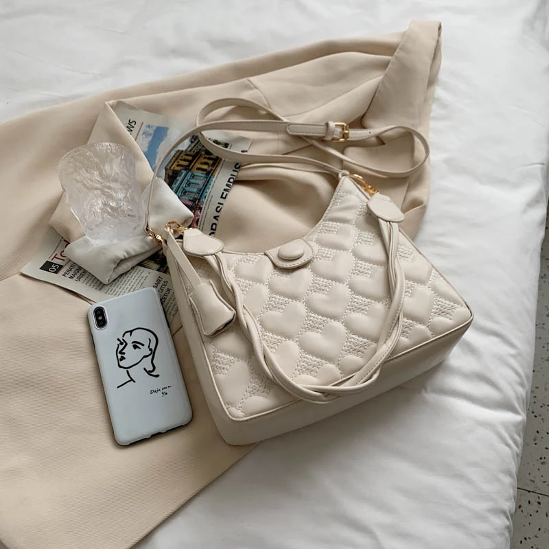 Designer Heart Shaped Print Armpit Women's Shoulder Bag Brand Handbag Luxury Crescent Bag PU Leather Crossbody Bag Female Purses
Designer Heart Shaped Print Armpit Women's Shoulder Bag Brand Handbag Luxury Crescent Bag PU Leather Crossbody Bag Female Purses
