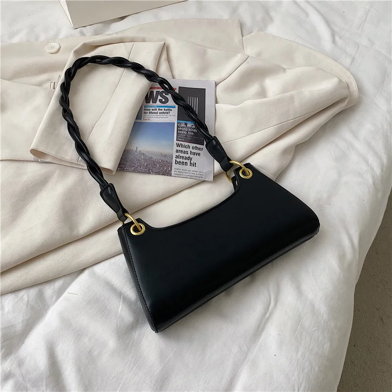 2021 European and American Pearl Chain Women's Bag Fashion One-shoulder Underarm Bag Western Style Messenger Baguette Bag
2021 European and American Pearl Chain Women's Bag Fashion One-shoulder Underarm Bag Western Style Messenger Baguette Bag