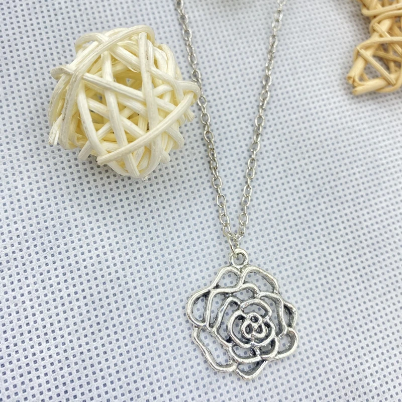 Fashion New Alloy Hollow Fancy Necklace Pendant Lady Necklace Fashion Gift Sweater Chain
Fashion New Alloy Hollow Fancy Necklace Pendant Lady Necklace Fashion Gift Sweater Chain