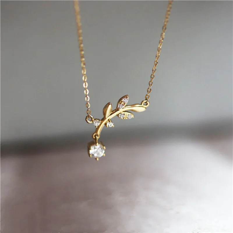 Цепочка женская маленькая из серебра 925 пробы с кулоном в виде листа
Цепочка женская маленькая из серебра 925 пробы с кулоном в виде листа