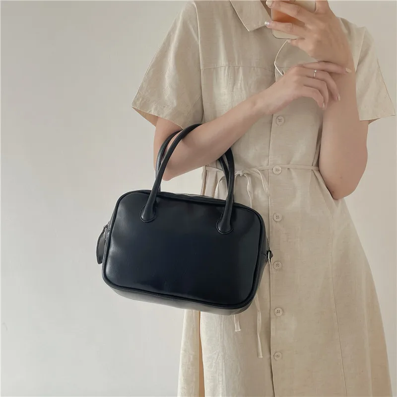 Solid Color PU Leather Crossbody Bags for Women Female Small Daily Tote White Shoulder Bag Luxury Designer Ladies Top Handle Bag
Solid Color PU Leather Crossbody Bags for Women Female Small Daily Tote White Shoulder Bag Luxury Designer Ladies Top Handle Bag