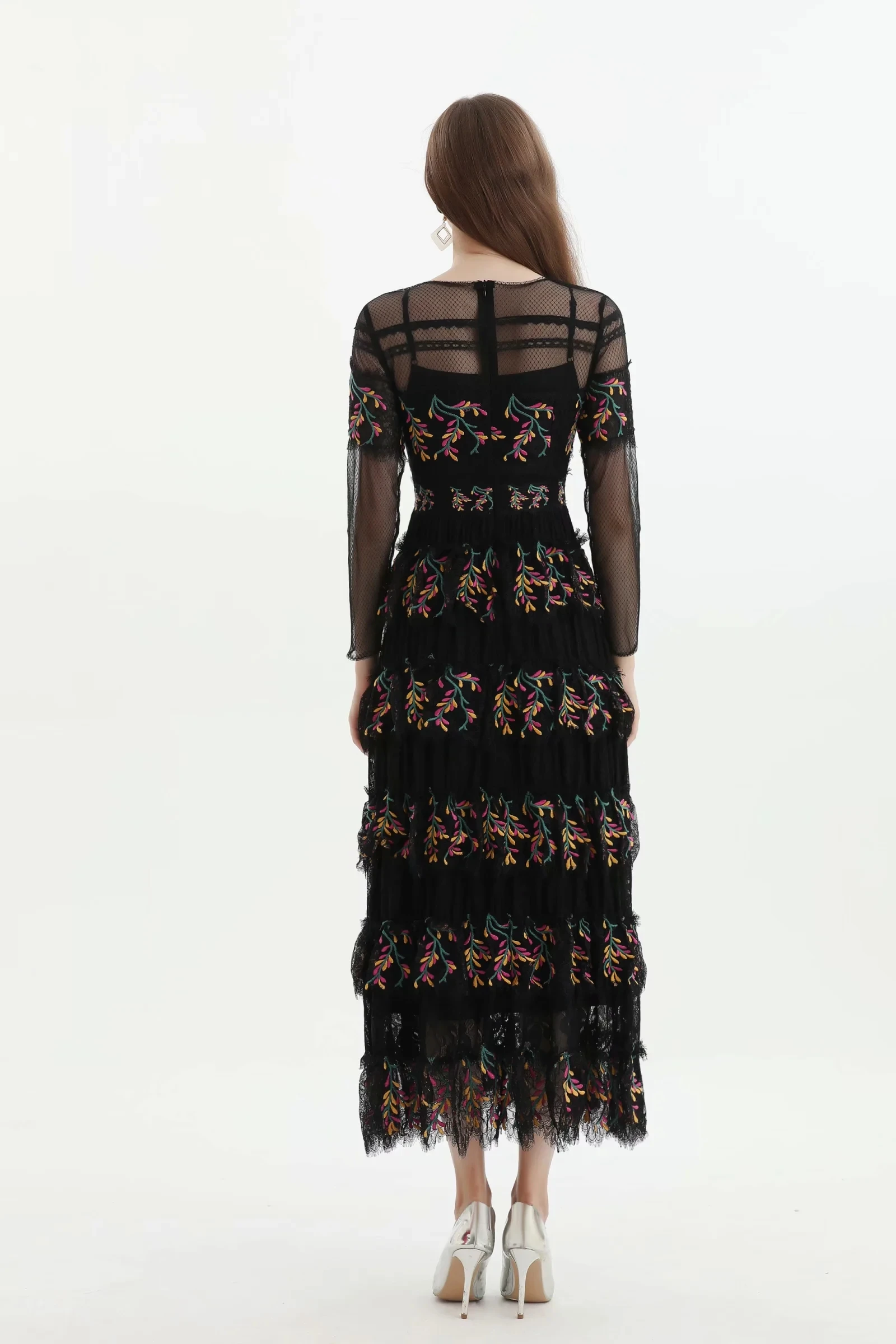 Top Quality New Lace Long Dress 2020 Autumn Fashion Style Women Lurex Embroidery Flower Patterns Long Sleeve Sexy Maxi Dress
Top Quality New Lace Long Dress 2020 Autumn Fashion Style Women Lurex Embroidery Flower Patterns Long Sleeve Sexy Maxi Dress