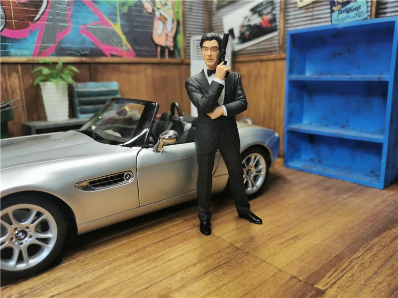 1/18 scale resin die-cast doll model James Bond 007 Brosnan Figure CMC car model scene layout decoration High-end collection
1/18 scale resin die-cast doll model James Bond 007 Brosnan Figure CMC car model scene layout decoration High-end collection