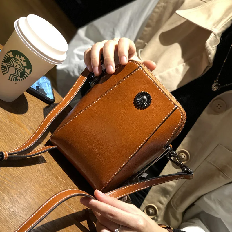 Motaora Women's Crossbody Bag Oil Wax Cowhide Leather Bag For Women New All-match Solid Shoulder Bag Fashion Handbag Female
Motaora Women's Crossbody Bag Oil Wax Cowhide Leather Bag For Women New All-match Solid Shoulder Bag Fashion Handbag Female