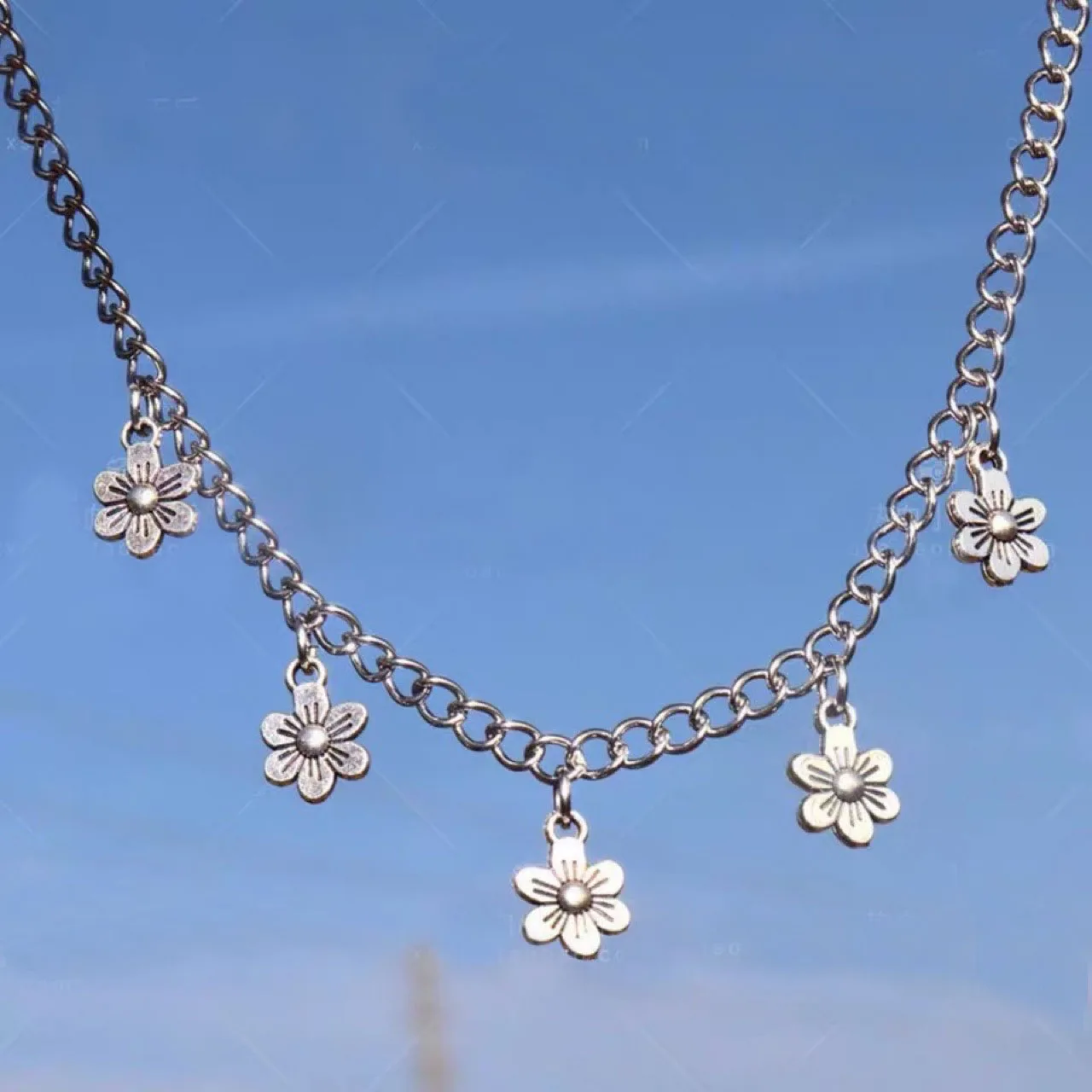 Harajuku Style Punk Geometric Flower Pendant Necklaces Fashion Hip hop Silver Color Clavicle Chain Necklaces bijoux for women
Harajuku Style Punk Geometric Flower Pendant Necklaces Fashion Hip hop Silver Color Clavicle Chain Necklaces bijoux for women