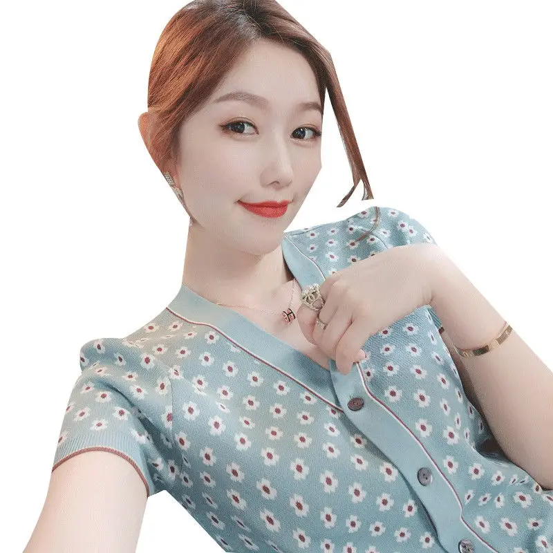 Color contrast printing of cardigan ~ 2021 spring and summer new knitted cardigan slim short sleeve top
Color contrast printing of cardigan ~ 2021 spring and summer new knitted cardigan slim short sleeve top