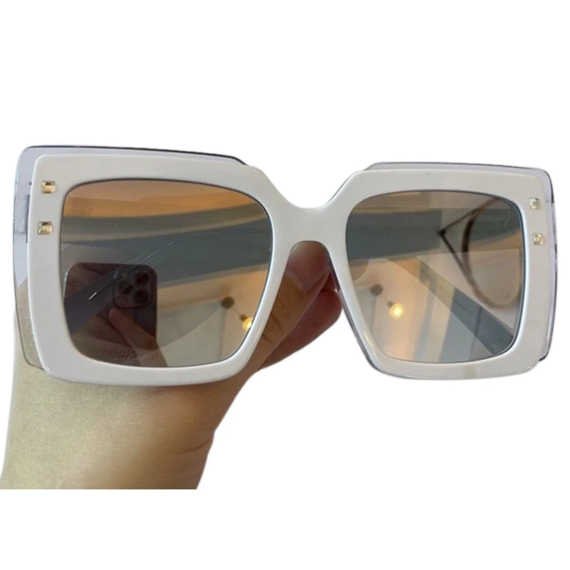 Vintage Sunglasses Female Oversized Sun Glasses Women New Fashion Brand Designer Big UV400 Oculos De Sol
Vintage Sunglasses Female Oversized Sun Glasses Women New Fashion Brand Designer Big UV400 Oculos De Sol