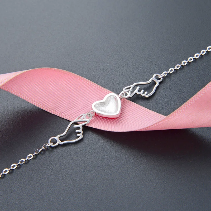 17.5 Cm Hand Chain Wholesale Bracelet for Young Lady Waist Accessory Sterling Silver Red Heart Drop Oil Bracelet Female Bracelet
17.5 Cm Hand Chain Wholesale Bracelet for Young Lady Waist Accessory Sterling Silver Red Heart Drop Oil Bracelet Female Bracelet