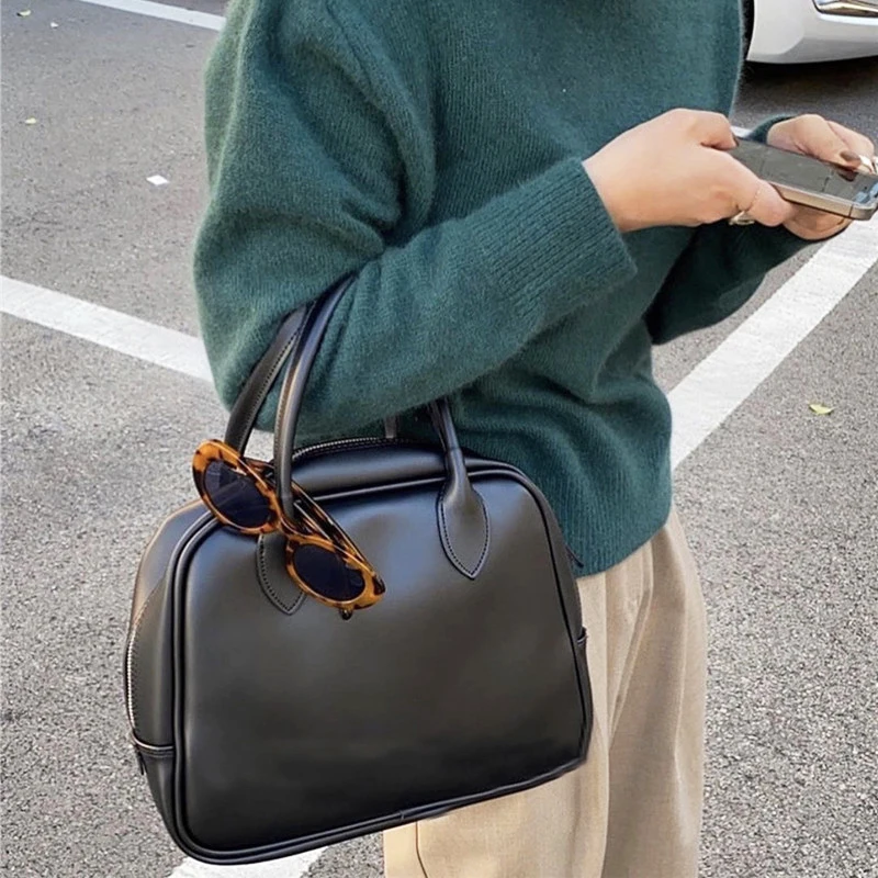 Women Leather Shoulder Bags Ladies Designer Tote Girls Black Flap Handbag Crossbody Women Bag Trend Travel Bag Designer 2021 New
Women Leather Shoulder Bags Ladies Designer Tote Girls Black Flap Handbag Crossbody Women Bag Trend Travel Bag Designer 2021 New