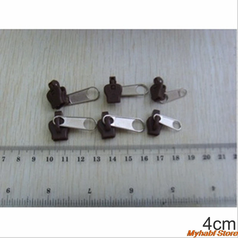 6pcs 3 Sizes Universal Instant Fix Zipper Repair Kit Replacement Zip Slider Teeth Rescue Zippers DIY Garment Sewing Zipper Heads
6pcs 3 Sizes Universal Instant Fix Zipper Repair Kit Replacement Zip Slider Teeth Rescue Zippers DIY Garment Sewing Zipper Heads