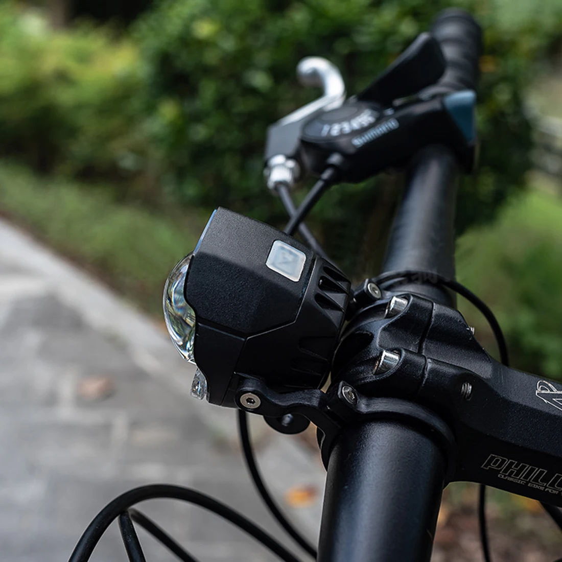 Leadbike LD28 USB Rechargeable T6 LED Bicycle Anti-glare Headlight 750LMs IP4 Waterproof 3 Modes Front Light
Leadbike LD28 USB Rechargeable T6 LED Bicycle Anti-glare Headlight 750LMs IP4 Waterproof 3 Modes Front Light