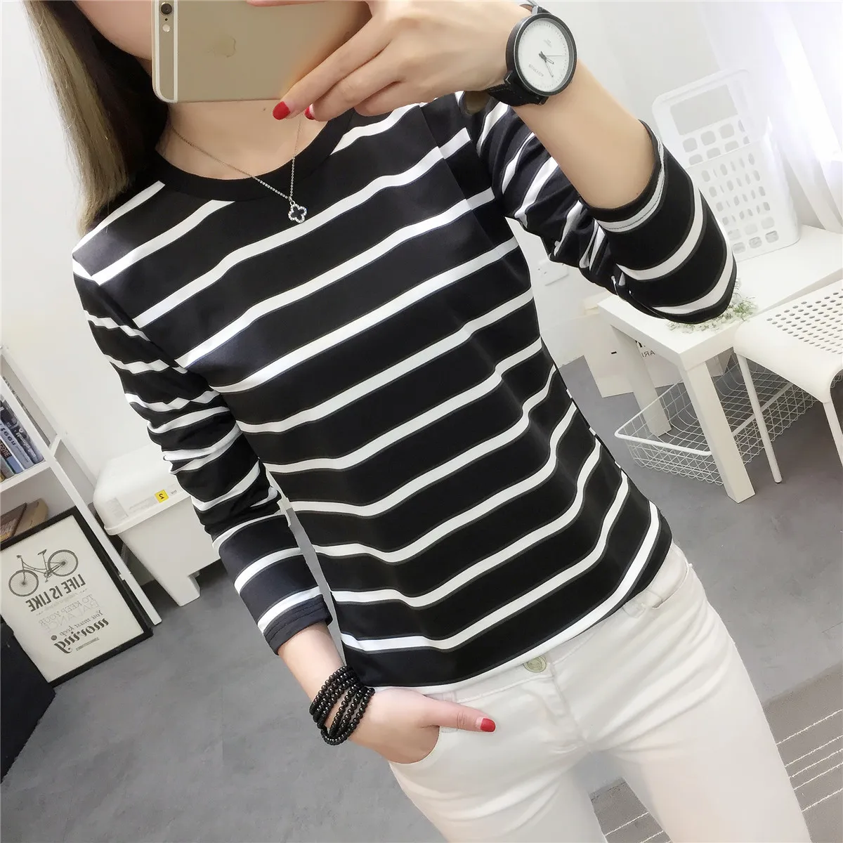 Autumn Winter Round Neck Women Long Sleeve T-shirt Black White Stripe Tops Casual T Shirt Female Slim Fit Sexy Bottoming Shirt 
Autumn Winter Round Neck Women Long Sleeve T-shirt Black White Stripe Tops Casual T Shirt Female Slim Fit Sexy Bottoming Shirt