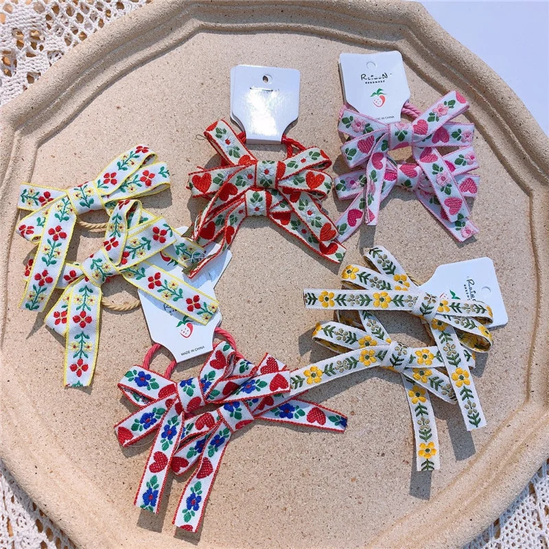 2021 New Fashion Girl Children's Ponytail Hair Accessories Korea Vintage Simple Embroidery Flower Love Bow Rubber Band Hair Rope
2021 New Fashion Girl Children's Ponytail Hair Accessories Korea Vintage Simple Embroidery Flower Love Bow Rubber Band Hair Rope