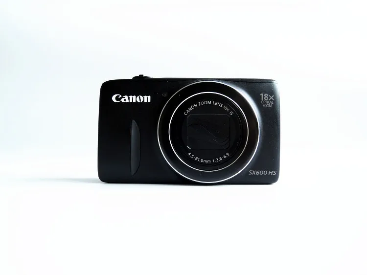 Бывшая в употреблении цифровая камера Canon PowerShot SX600 HS 16 МП (красный/черный/белый) 18x