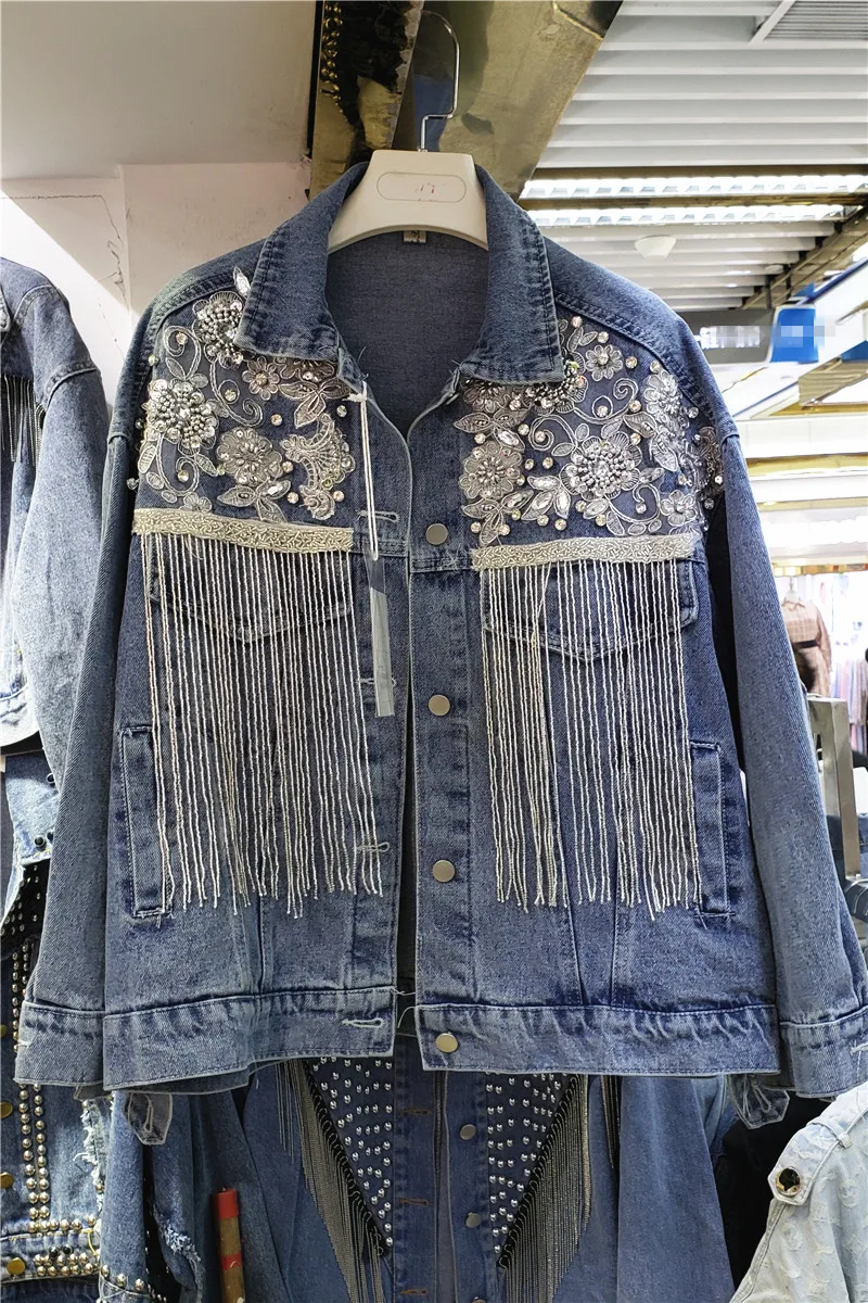 European fashion spring and autumn new products heavy industry nail Bead Tassel chain wash water fashion women's blue jeans coat
European fashion spring and autumn new products heavy industry nail Bead Tassel chain wash water fashion women's blue jeans coat