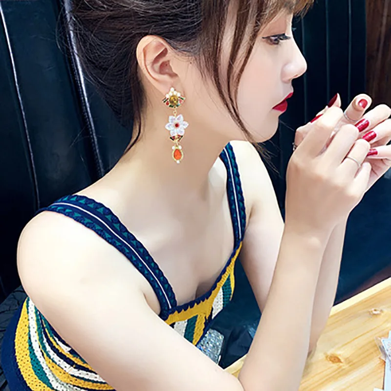 New Geometric Heart Delicate Zircon Elegant Korean Crystal Long Drop Earrings For Women Fashion Jewelry Party Pendientes Gifts
New Geometric Heart Delicate Zircon Elegant Korean Crystal Long Drop Earrings For Women Fashion Jewelry Party Pendientes Gifts